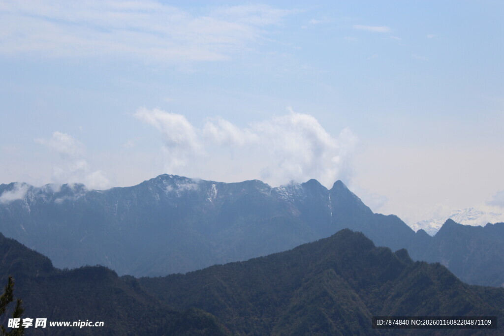 壮丽山景 云雾缭绕山峰