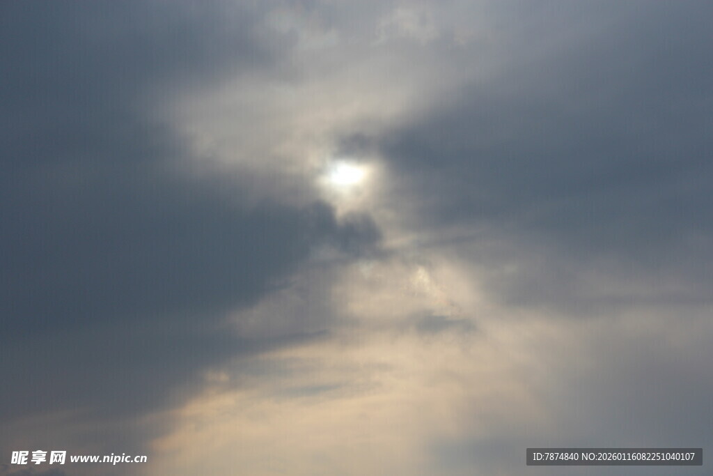 穿透乌云的阳光