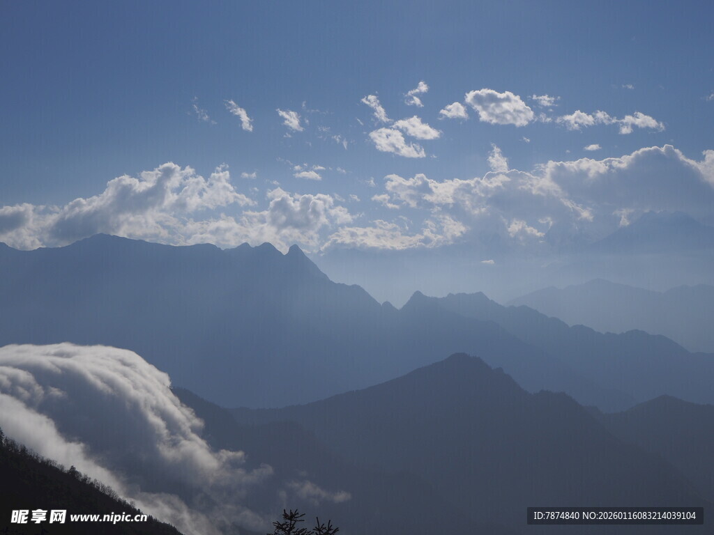 高山云海壮丽美景