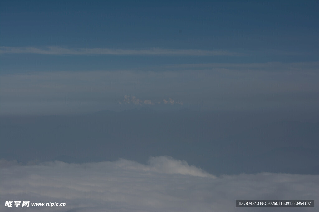 高空俯瞰云海美景