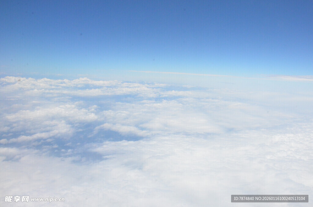 高空俯瞰的云海蓝天