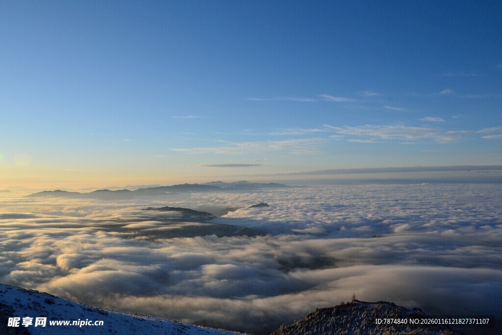 云海之上的壮丽日出景观