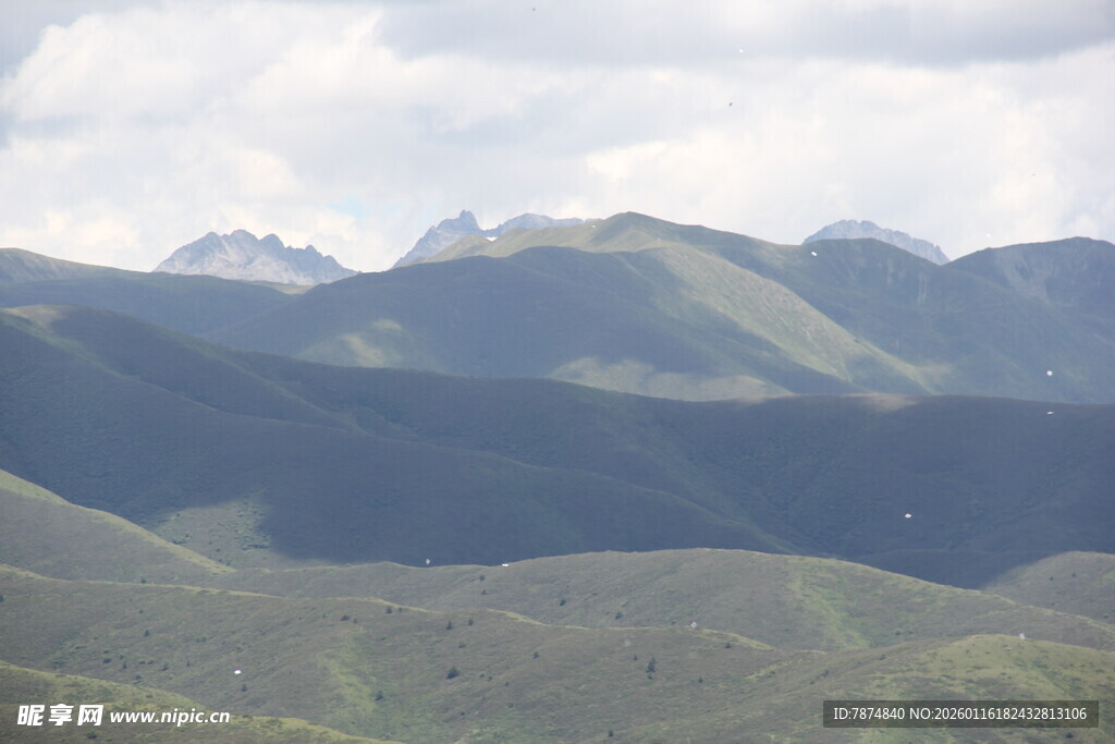 连绵青山 云雾缭绕之景