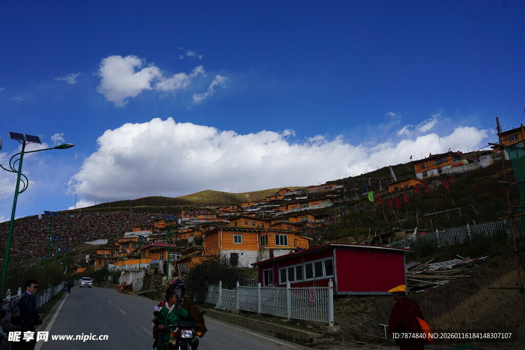 藏区村落风光