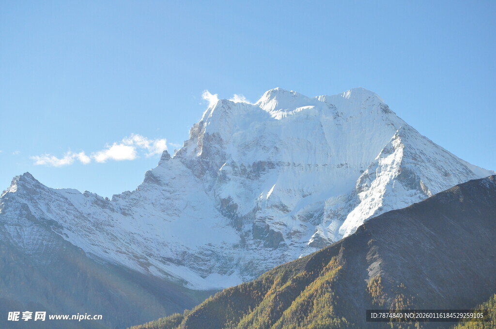 巍峨雪山壮丽景致