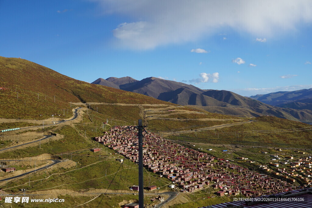 山间蜿蜒道路与壮美风景
