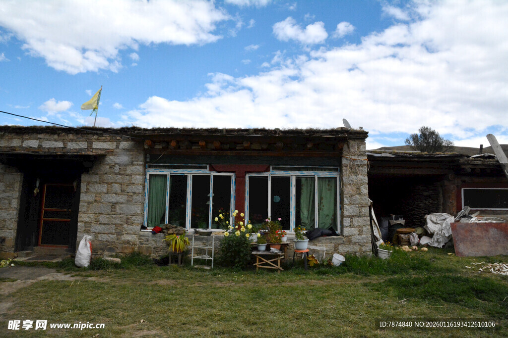 乡村石砌房屋 宁静景致