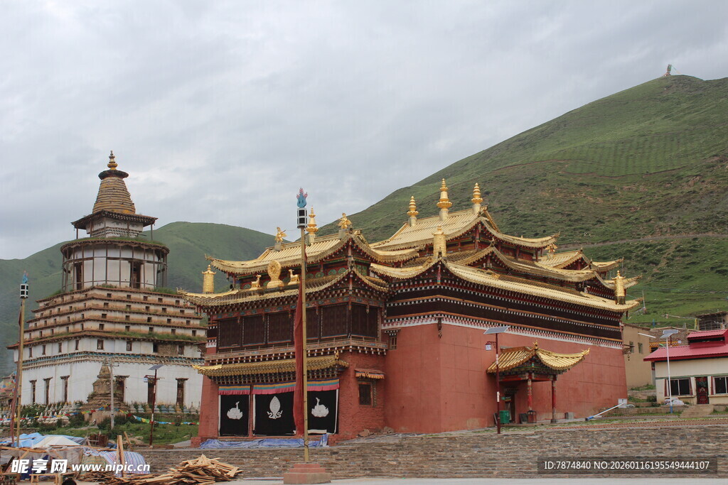 藏式寺院 金顶闪耀