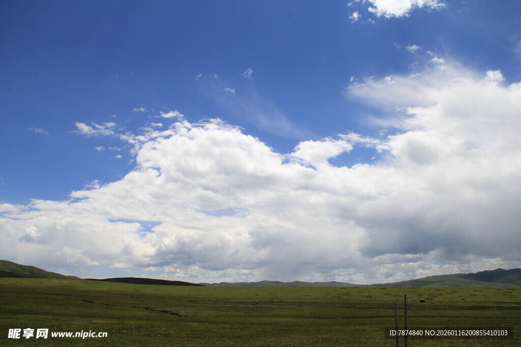 草原蓝天云朵美丽风光