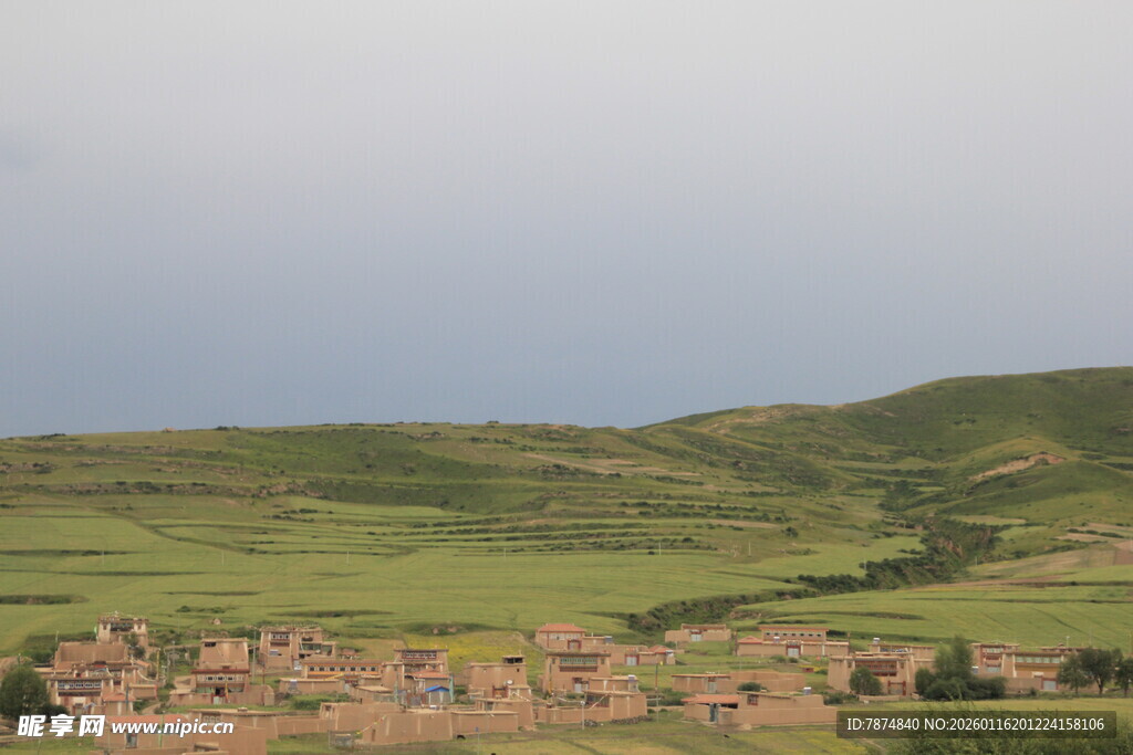草原上的古老村落