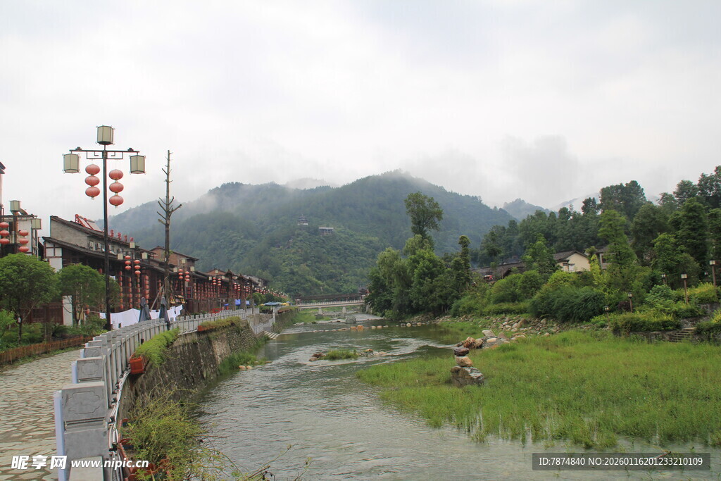 山间河畔古景 悠然风光