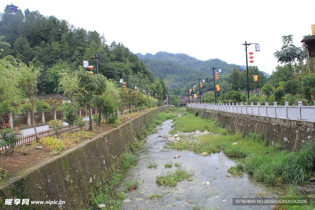 乡村溪边景致