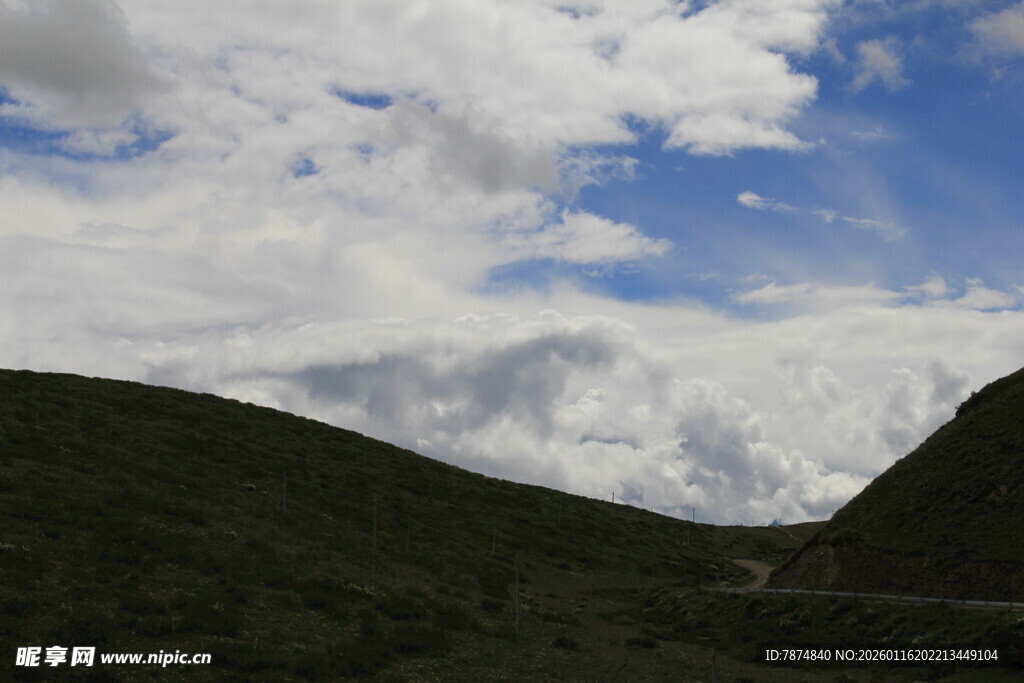 山间云海蓝天美景