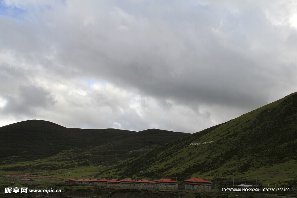山间云景 绿意盎然