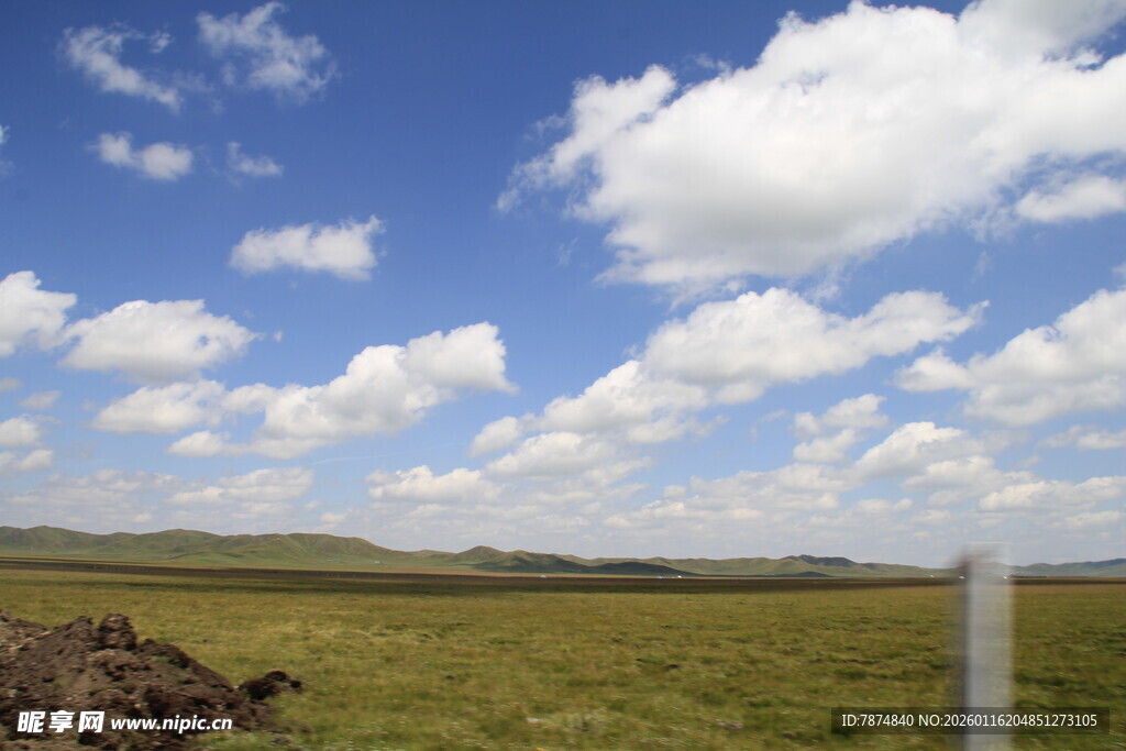 草原蓝天美景