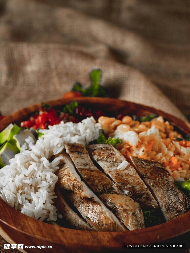 美味鸡肉配米饭