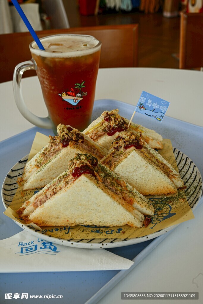 美味三明治配热茶