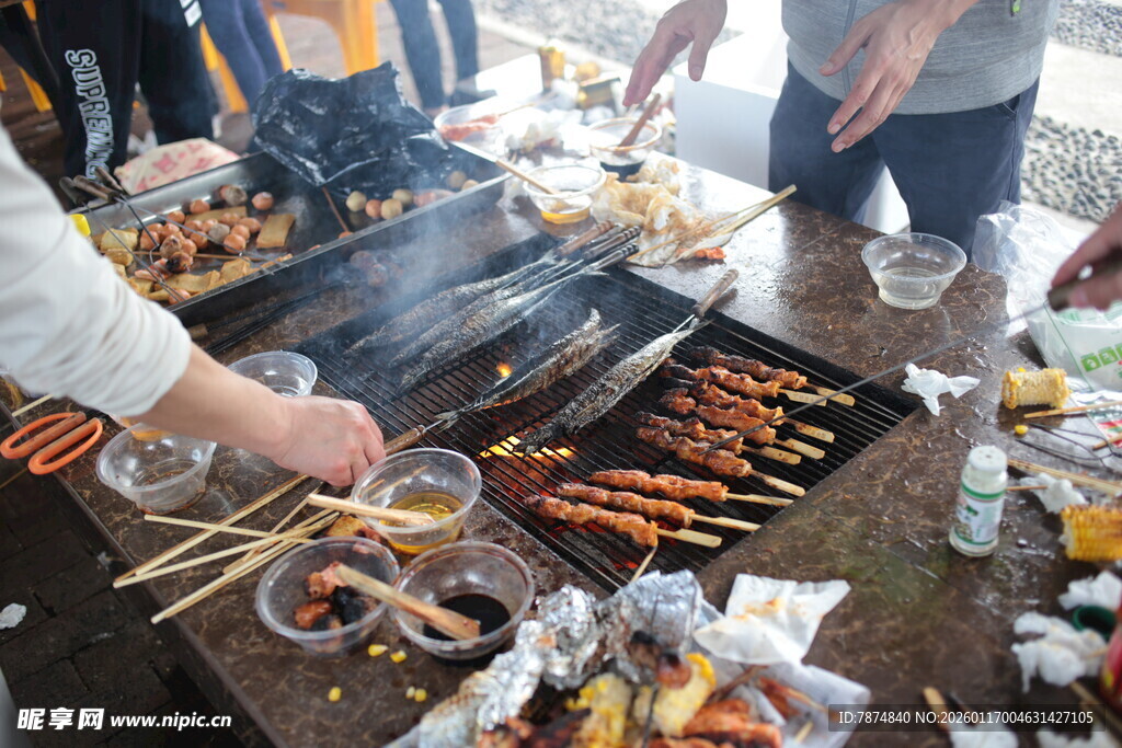 户外烧烤场景