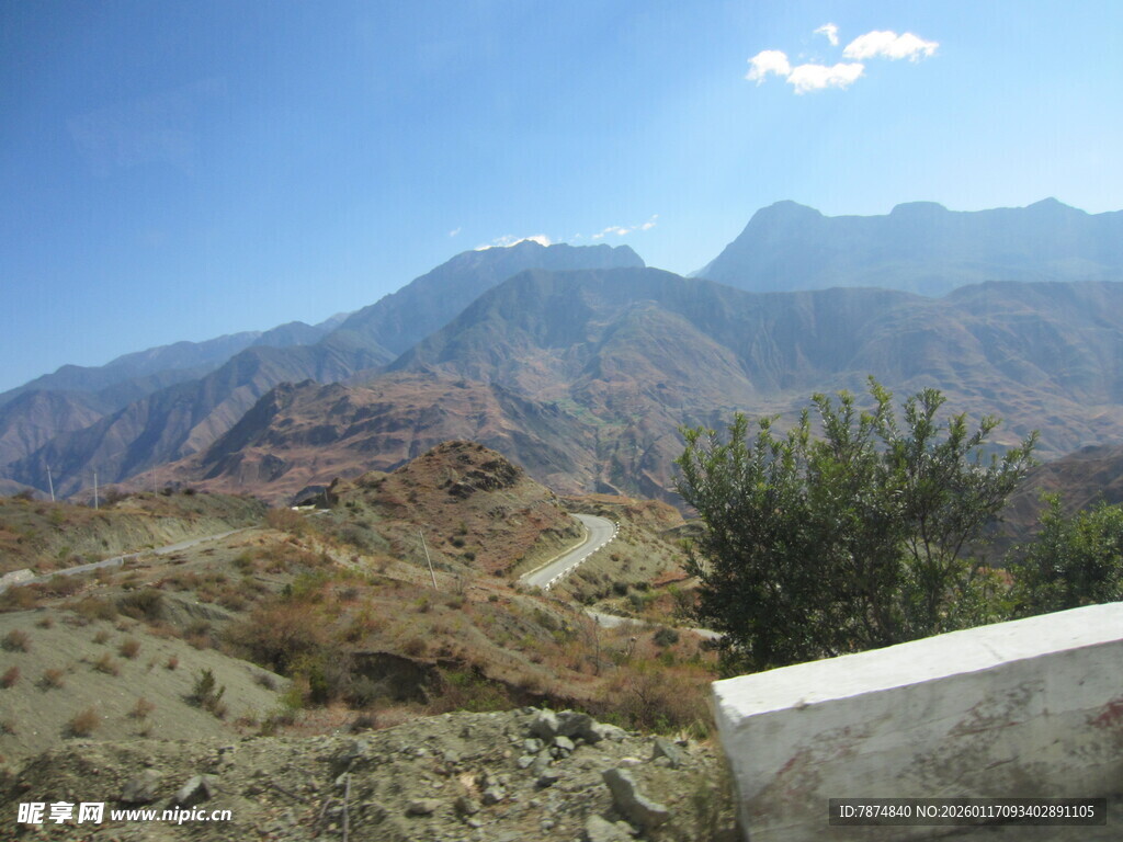 壮丽山景 开阔自然风光