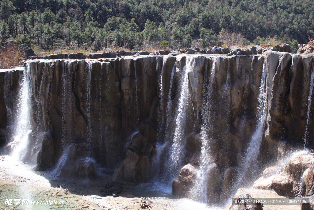 壮观瀑布景观