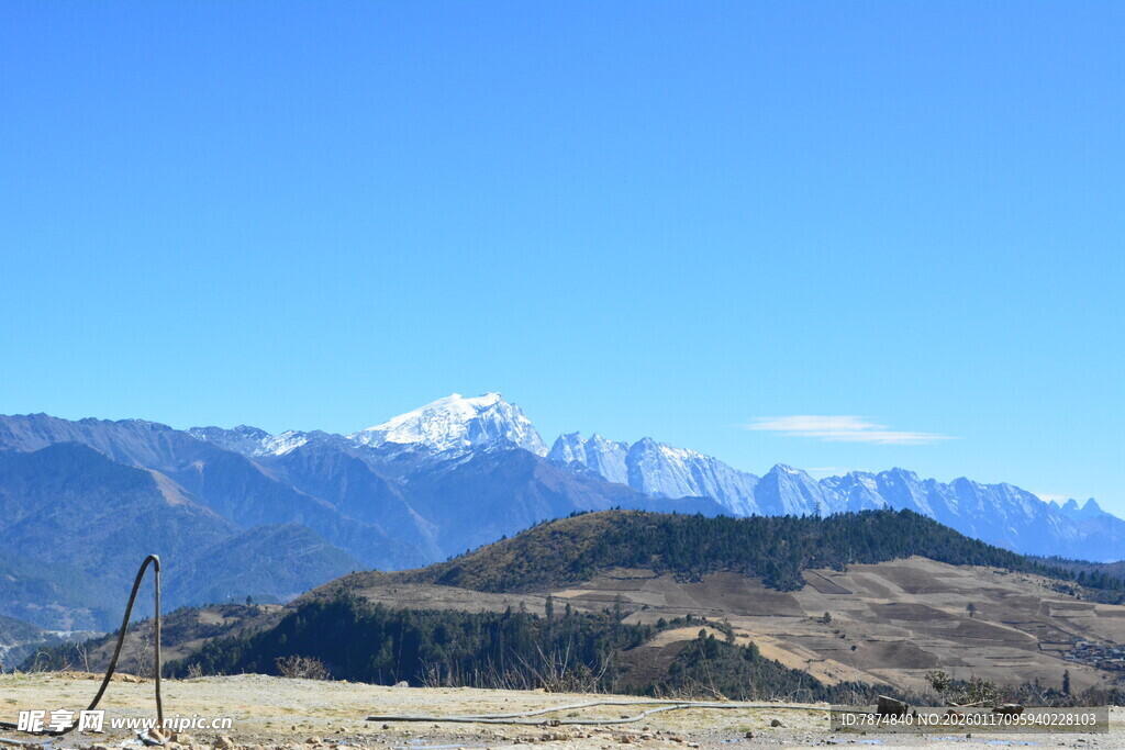 雪山远景 广袤大地风光