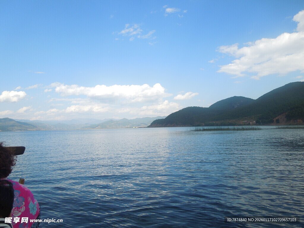 湖畔风光 人物眺望美景