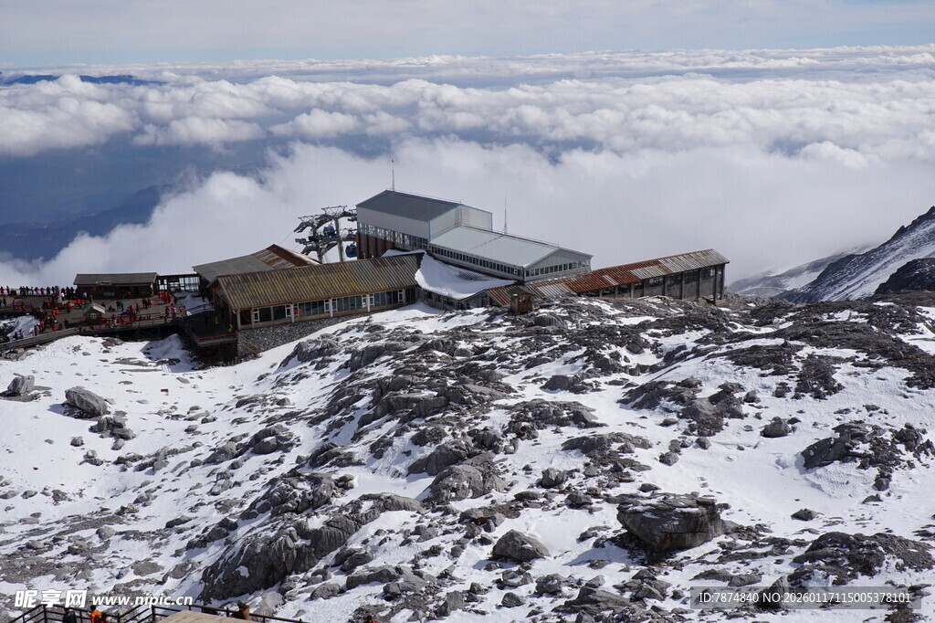雪山之巅的小屋