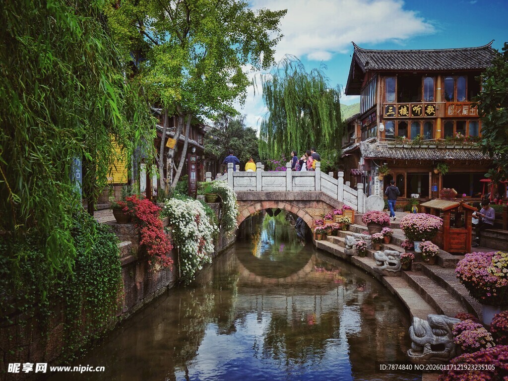 江南水乡石桥畔秀丽风光