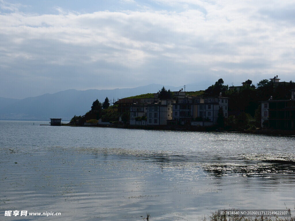 湖畔风景 宁静水边建筑