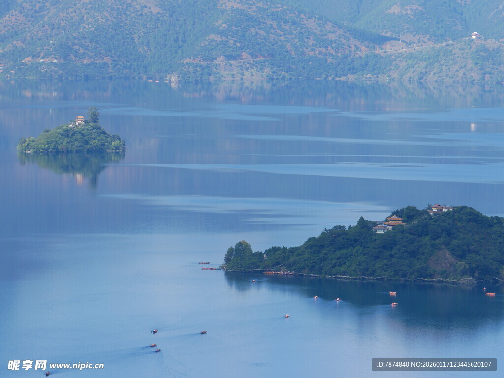 湖中小岛美景如画