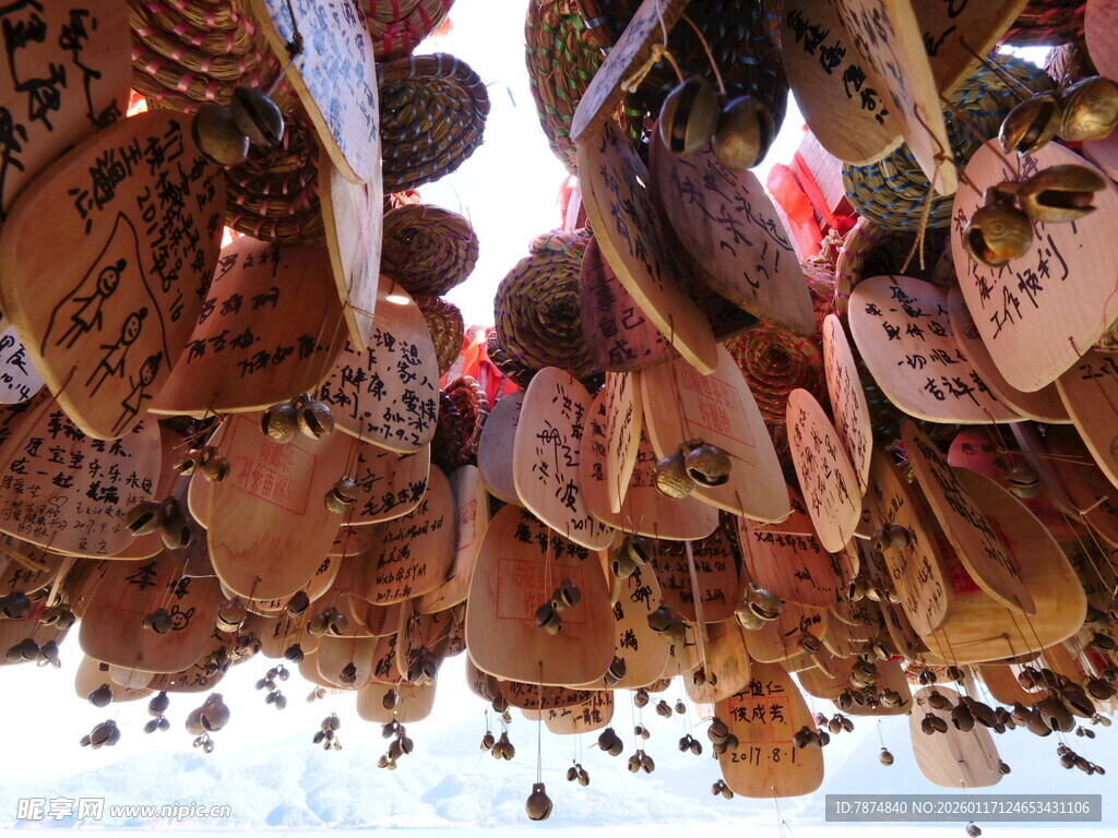 许愿牌悬挂场景