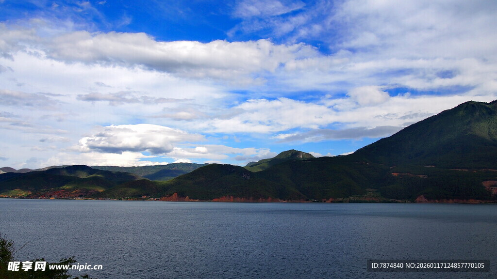 湖光山色间的美丽景致