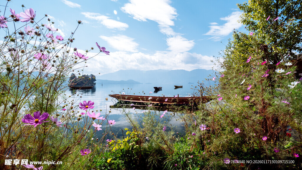 湖畔繁花美景