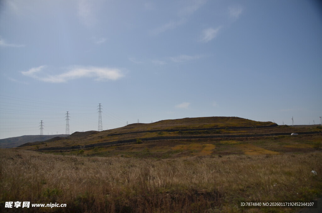 田野风光 远处电线林立