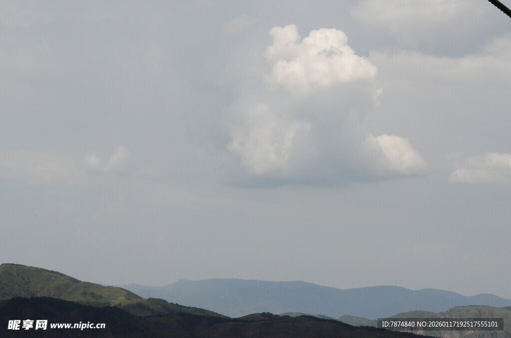 山间云朵 自然美景