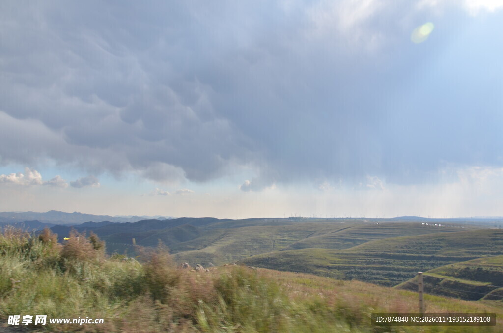 草原上的天光云影