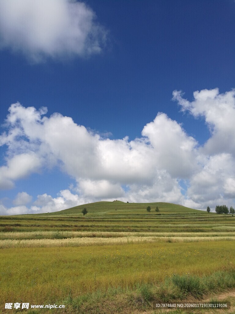 草原蓝天美景