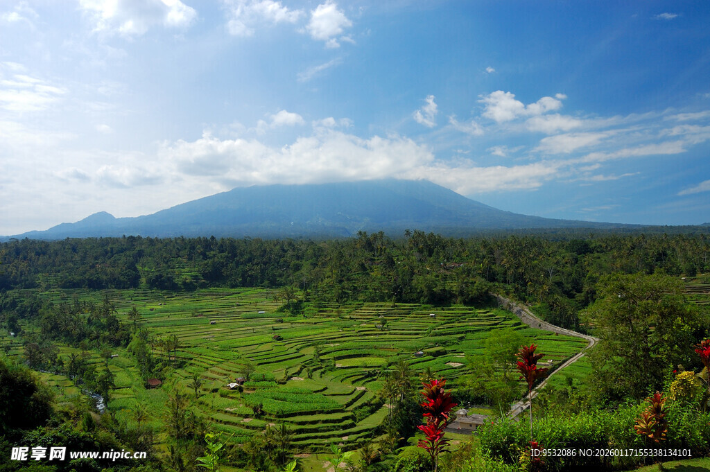 绿野青山间的美丽风光