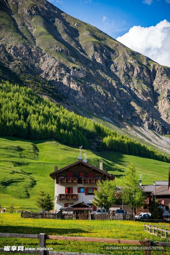 山间田园小屋美景