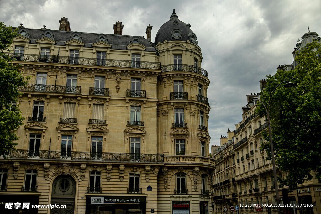 巴黎古典风格建筑外观
