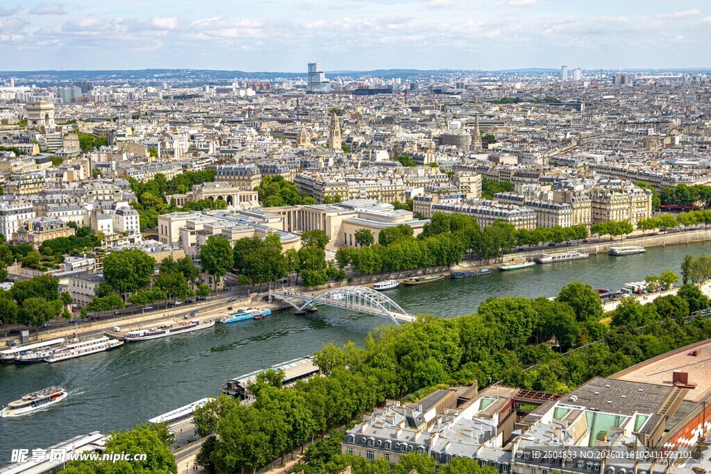 巴黎城市河畔全景风光