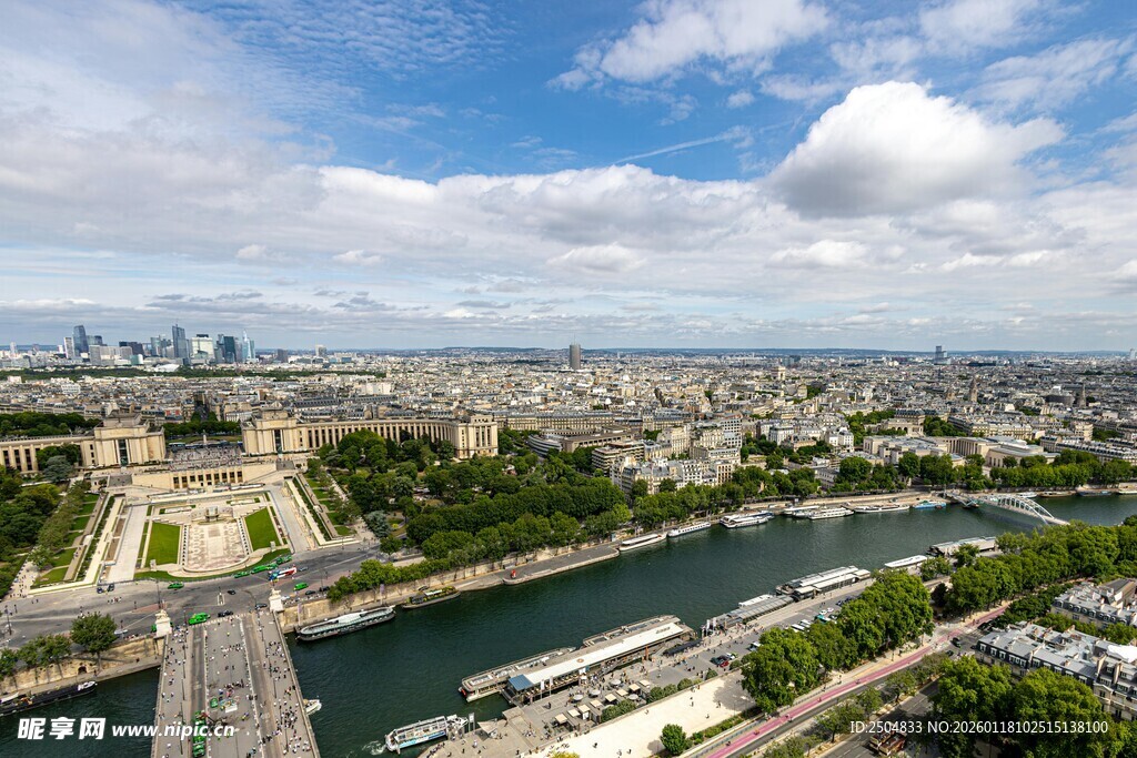 巴黎城市河畔美丽风光