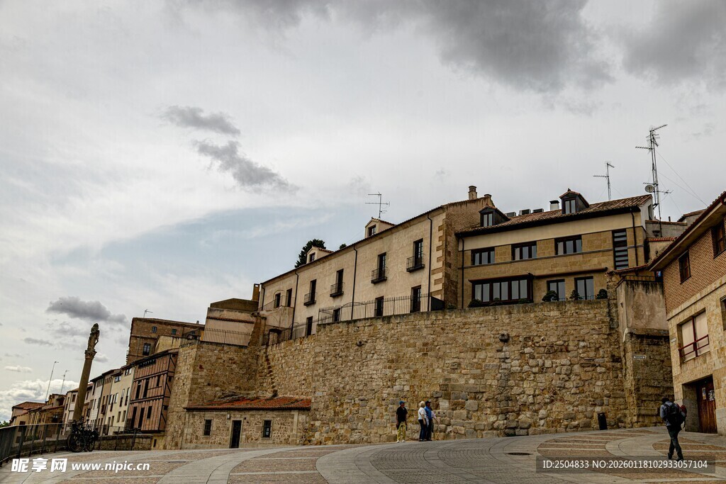 古老城镇的石砌建筑景观