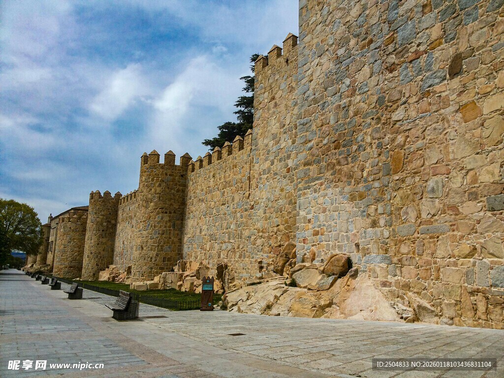 古老城墙展现历史沧桑