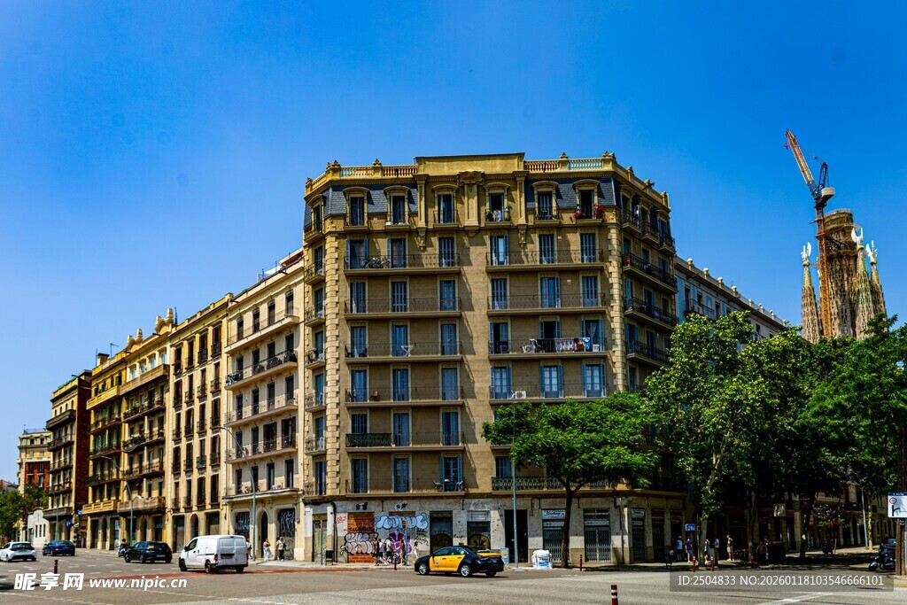 城市中宏伟的多层建筑