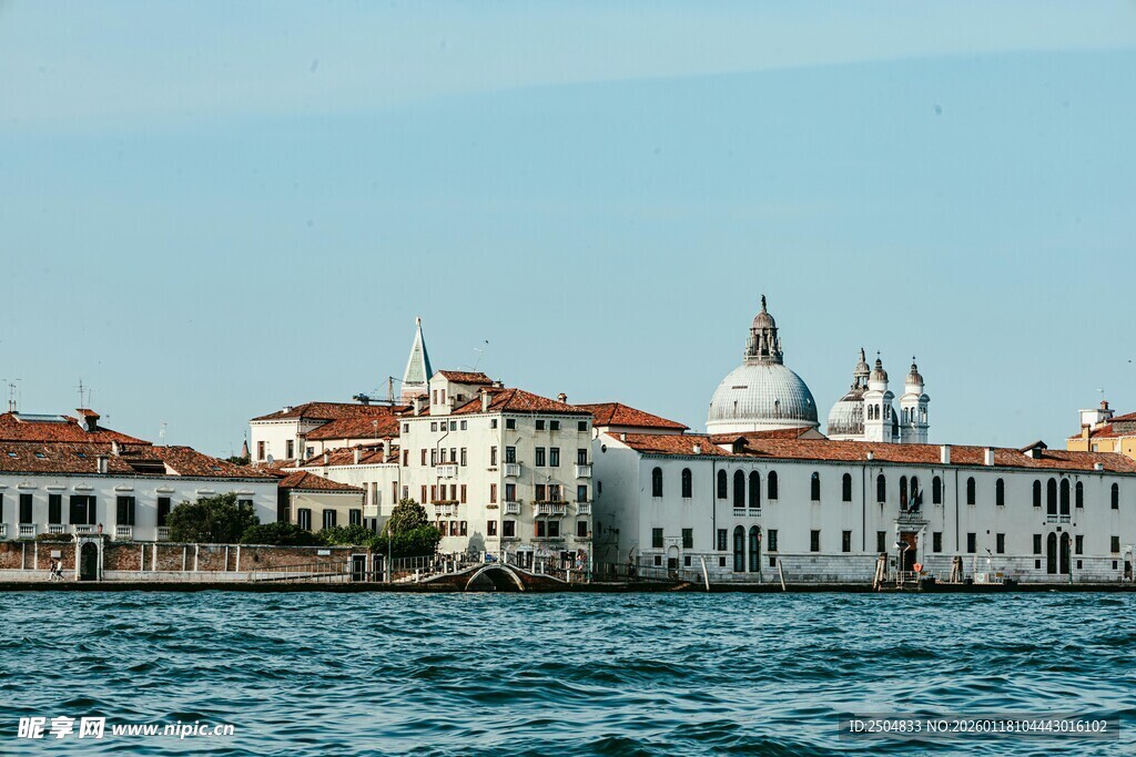 威尼斯水边的美丽建筑群