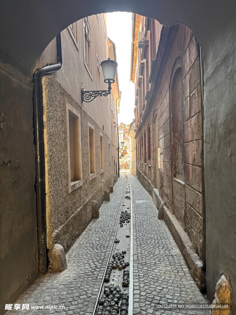 狭窄幽长的古老小巷