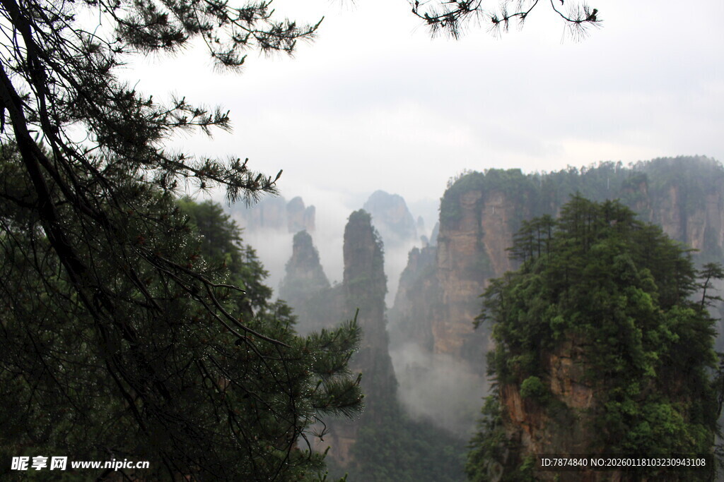 张家界奇峰云雾美景