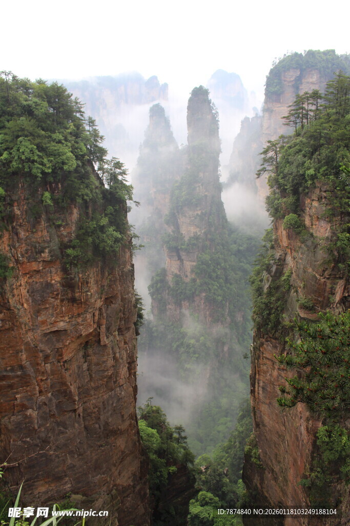 张家界奇峰云雾美景