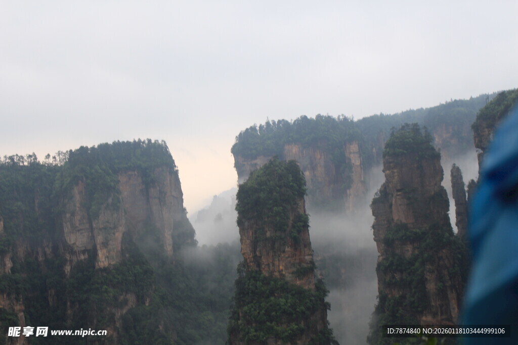 张家界奇峰云雾景观
